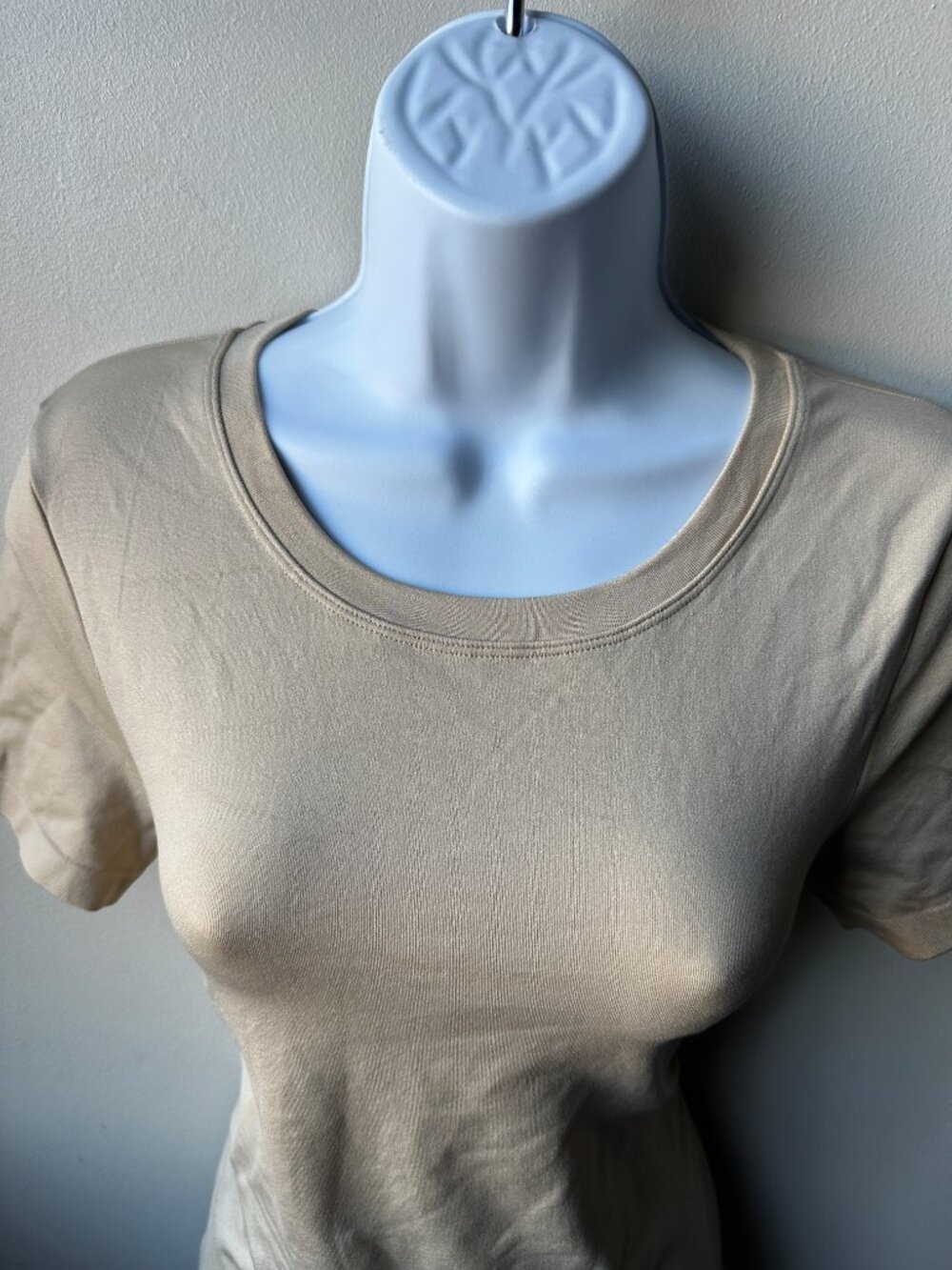 Tahari Beige Short Sleeve Scoop Neck Seamless Tee Womens M